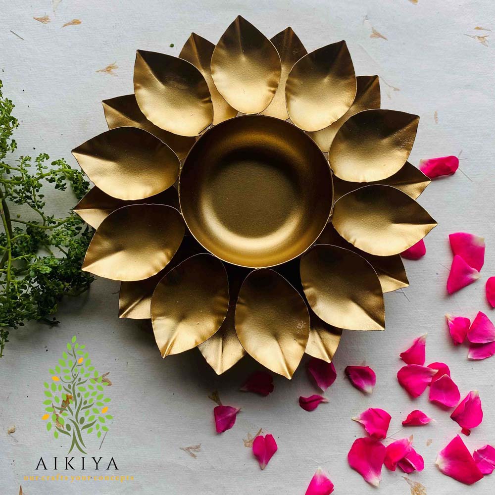 Lotus Urli - Gold