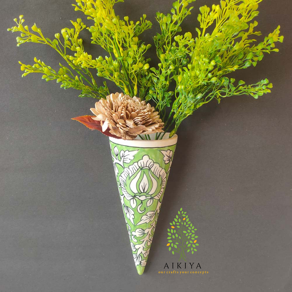 Hanging Flower Cone - Light Green (Big)