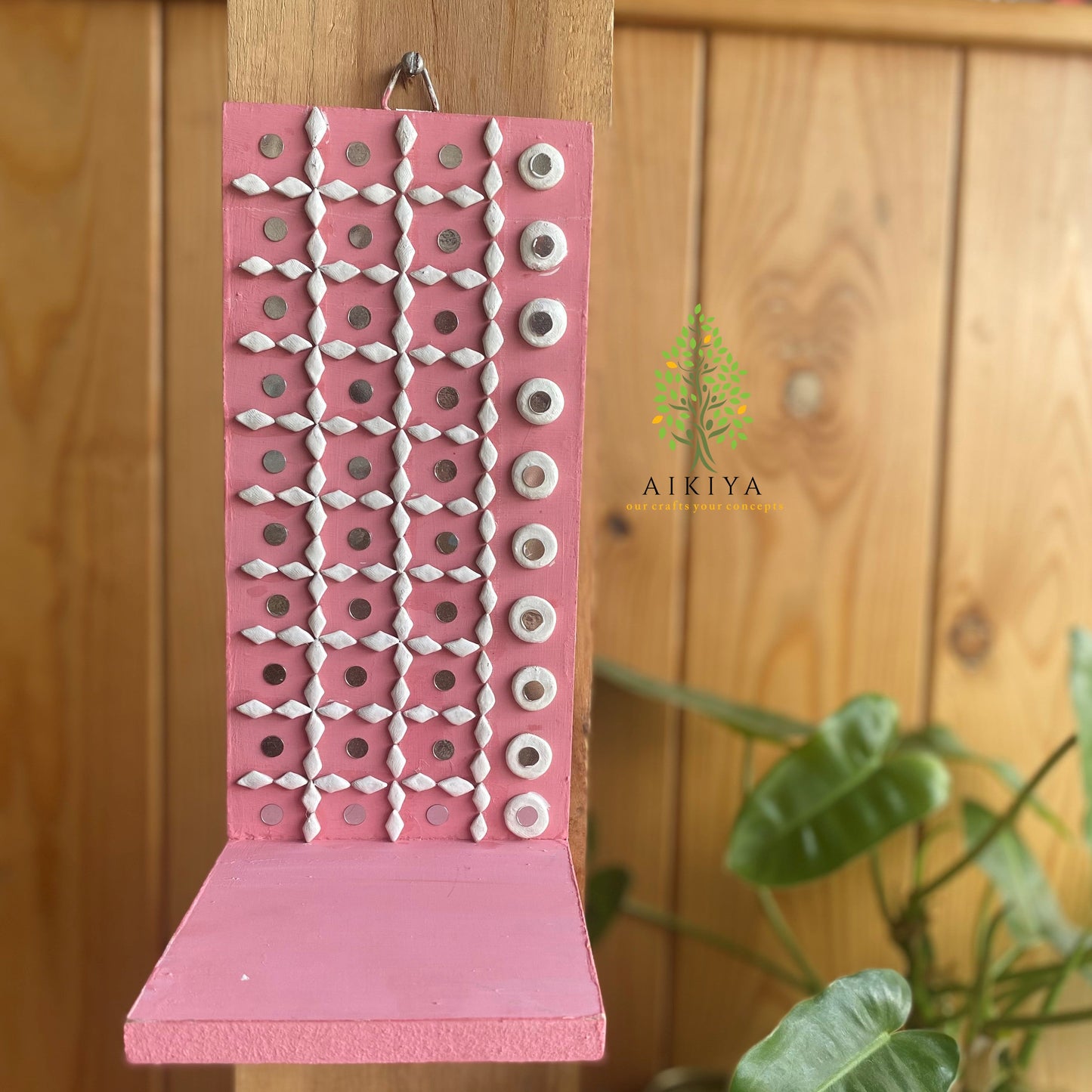 Lippan Stand - Pink and White