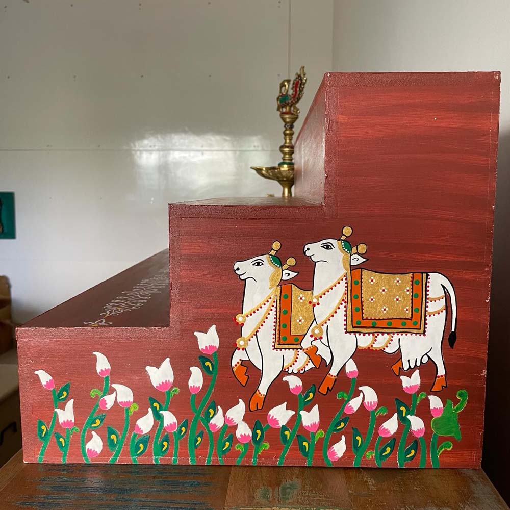 Golu Padi 3 Steps Step Size 4"X4" With Cow Design Suitable To Use As A Puja Stand To Keep Idols