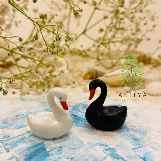 Miniature Black/White Swan (single)